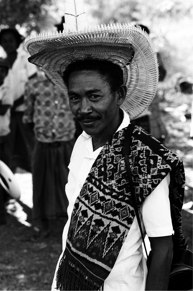 Esau Markus Pono: Pak Pono
