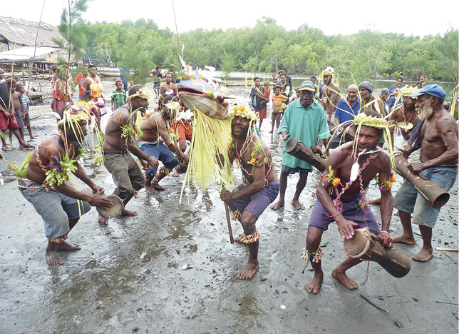 Figure 1. Aimaru performed in Darapap village to welcome the author